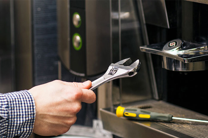 تعمیر و تعویض به موقع قطعات